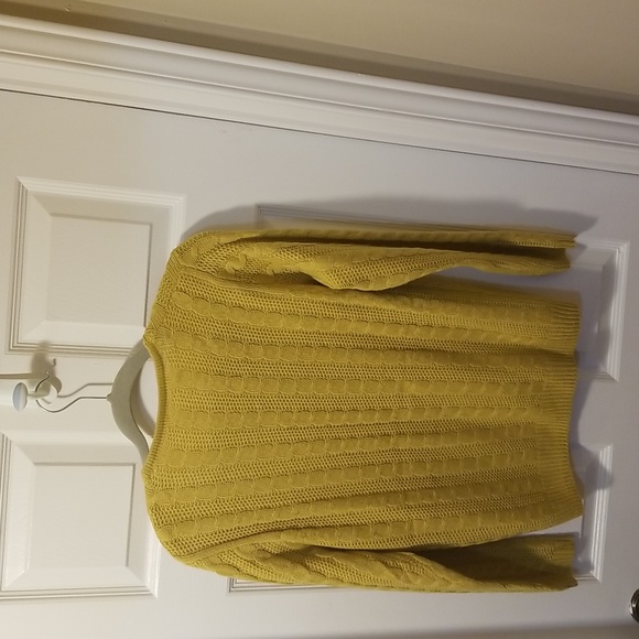 A beautiful yellow mustard knitted sweater - Picture 2 of 5